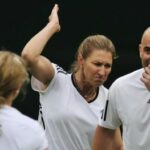 Agassi (au sujet des mannequins utilisés pour ramasser les balles à Madrid) : « ll était difficile, pour ne pas dire plus, de se concentrer sur la balle. Mais je suppose que j’avais un avantage, j’ai l’habitude de jouer avec ma femme, Steffi Graf »