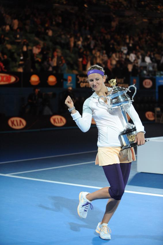 Azarenka-trophy7675