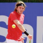 Tsitsipas jette l’éponge