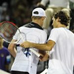 Andy Roddick sur ses finales perdues face à Federer : « Personne n’aime Roger de toute façon… Cela étant dit, je pense que nous l’autoriserions toujours à venir sur mon podcast. Il peut bien faire ça pour moi pour tous les titres dont il m’a privé »