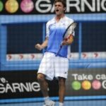 Simon a un pied à Shanghai