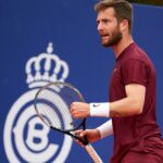 Moutet imprime son tempo face à Shapovalov