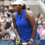 Townsend, horrifiée par la nourriture chinoise : « Je suis tellement choquée par ce que j’ai vu au buffet du dîner. En y repensant… ces gens tuent littéralement des grenouilles… des crapauds buffles. Ne sont‐ils pas venimeux ? Ne sont‐ce pas ceux qui donnent des verrues et des furoncles, ce genre de choses ? »