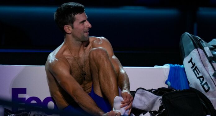 Djokovic torse nue banc Turin 2021