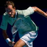 Bousculé et frustré, Medvedev rejoint finalement Auger‐Aliassime