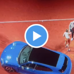Quand Sabalenka fait mine d’exploser la Porsche de Swiatek