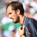 Medvedev : « Tout le monde me dit qu’ici je devrais aimer la terre battue un peu plus qu’ailleurs car le service va plus vite, mais je n’ai jamais eu de bons résultats pour l’instant »