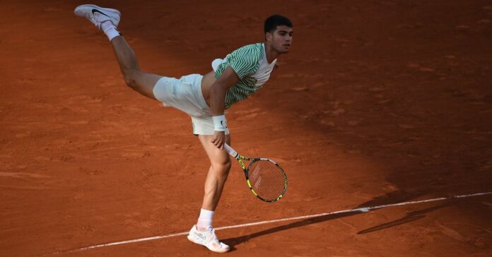 Alcaraz service RG 2023