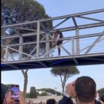 Bublik aussi doué pour rattraper un portable que faire une amortie rétro