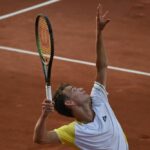 Luca Van Assche titré pour la première fois sur le circuit ATP : « J’ai remporté mon premier challenger, mon premier match ATP et maintenant mon premier titre ATP au Portugal. Vous devriez organiser un Masters ou un Grand Chelem ! »