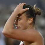 Sabalenka, battue par Swiatek en finale : « J’espère être de bonne humeur pour mon anniversaire car c’est une défaite difficile à accepter »