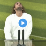 Tsitsipas, touché physiquement, nous fait une Nadal en conférence de presse !
