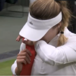 Kalinskaya en pleurs sous le regard impuissant de Sinner, son petit‐ami