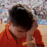 La détresse de Carlos Alcaraz après sa défaite contre Novak Djokovic en finale des JO de Paris