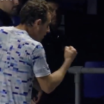 La poignée de main plus que tendue entre Norrie et Carballes Baena