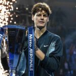 John Isner : « Je suis un peu surpris de voir Jannik Sinner remporter le trophée du joueur préféré des fans, surtout avec son contrôle antidopage positif. Beaucoup de personnes étaient contre lui »