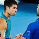Carlos Alcaraz prévient Novak Djokovic avant de l’affronter en demi‐finales : « J’ai vraiment envie de prendre ma revanche »