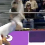 La réaction amusée d’Ostapenko après le jet de raquette de Swiatek