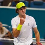 John Isner sur Joao Fonseca : « Quand j’ai affronté Sinner pour la première fois, il avait 19 ans et il était loin d’être aussi bon qu’aujourd’hui. Alors pour le bien de notre sport, et j’y crois, je pense que Fonseca peut rattraper Sinner et Alcaraz »