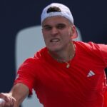 Jakub Mensik éteint son idole Novak Djokovic