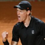 Vainqueur de Paul, Sinner s’est fâché pour rejoindre Alcaraz en finale : « Il m’a breaké d’entrée, et ça m’a fait l’effet d’un coup de poing en pleine figure »