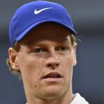 « Il y a des joueurs que je ne supporte pas au sein du vestiaire. C’est clairement le cas de Jannik Sinner. En ce moment, c’est assez tendu », lâche Nick Kyrgios