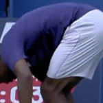 Séquence lunaire pendant le match de Gaël Monfils, victime d’un panneau publicitaire