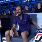 La petite phrase inattendue de Corentin Moutet pour Medvedev pendant son discours après la finale : « Je suis fier de moi, fier de mon équipe et fier de Daniil »