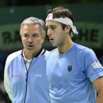 Javier Frana, capitaine de l’Argentine, sur Zverev : « Il a eu un geste envers mon plus jeune fils, qui était très triste après la défaite. Alexander est passé, l’a vu, a fait un mètre, mais il est revenu vers lui, l’a soulevé, l’a serré dans ses bras, lui a parlé et a pris une photo »