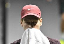 « Je me suis entraîné avec Jannik Sinner à Dubaï et pendant deux heures, il n’a pas décroché un mot », raconte le 21e joueur mondial, Luciano Darderi