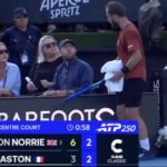 A défaut d’avoir la frite sur le court, Hugo Gaston décide d’en manger en plein match…
