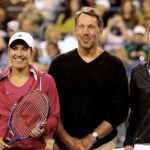 Le journaliste de Tennis Channel, Brett Haber est affolé et implore Larry Ellison, le patron d’Indian Wells d’agir : « Envoyez un avion à Acapulco et à Mérida, faites sortir tout le monde de là‐bas, hébergez les joueurs une semaine supplémentaire chez vous »