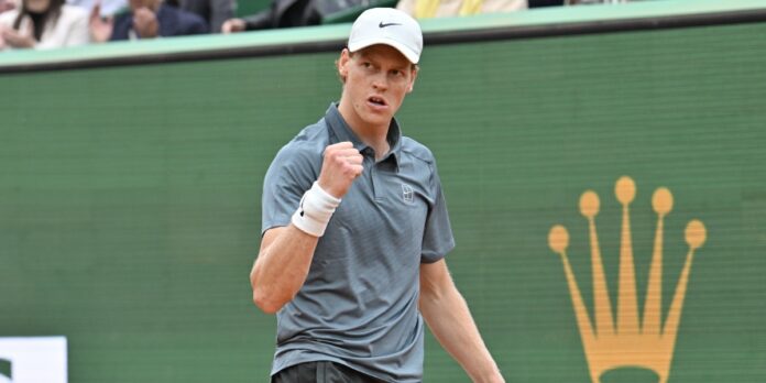 Jannik Sinner poing serré