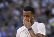 Giovanni Mpetshi Perricard : « Il y a eu des moments où je servais à 230 ou 240 km/h, et Novak renvoyait quand même la balle à la vitesse de l’éclair à dans mes pieds alors que mon geste venait de se terminer »