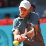 Brad Gilbert après le premier set remporté 6–1 par Sinner contre Zverev : « Quelle balade ! »