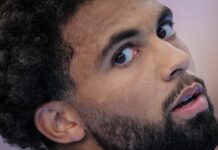 Le constat sans appel d’Arnaud Clément après la défaite d’Arthur Fils : « On a pu voir de manière assez criante le manque d’expérience qu’il peut avoir sur les tournois du Grand Chelem »
