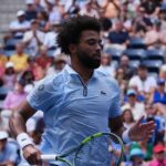 « Donc Arthur Fils dit que tout s’est éteint, plus d’énergie. C’est ça l’explication. Mais alors comment Djokovic à 39 ans tient 4h et demi ? On veut comprendre », s’interroge Benoît Maylin