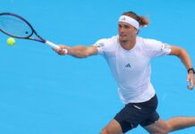 Zverev a finalement compris : « Mon entraîneur a été assez intelligent : il m’a expliqué qu’un match au meilleur des cinq sets ne signifie pas que je dois absolument jouer cinq sets… chose que je ne savais pas jusqu’à aujourd’hui. Donc ça a été d’une grande aide »